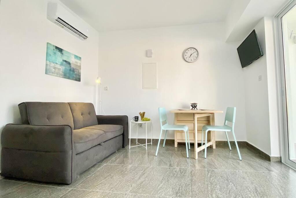 Ev Zin - Modern, Cozy, 1 Bed, Pool, 2 Balconies, A105 Apartment Paphos Exterior photo